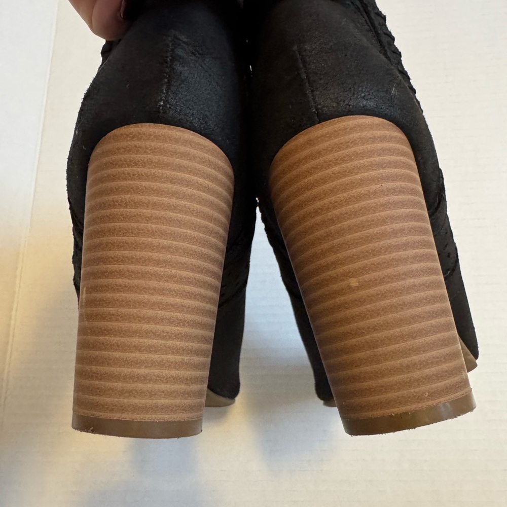 FERGIE Black Women's Peep-Toe Ankle Boots, with cut out design. Pre loved size 8 - Picture 4 of 10
